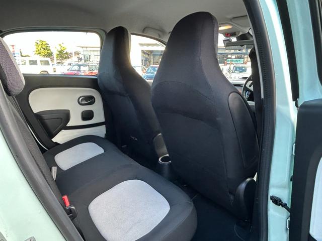 トゥインゴ ＥＤＣ　ＥＴＣ　ドライブレコーダー　バックカメラ　ＢＴオーディオ　スマートフォンミラーリング　クルーズコントロール　パーキングアシスト　レーンキープアシスト　フロアマット　純正ドアバイザー　純正アルミ（44枚目）