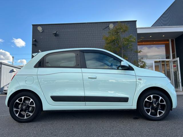 トゥインゴ ＥＤＣ　ＥＴＣ　ドライブレコーダー　バックカメラ　ＢＴオーディオ　スマートフォンミラーリング　クルーズコントロール　パーキングアシスト　レーンキープアシスト　フロアマット　純正ドアバイザー　純正アルミ（59枚目）