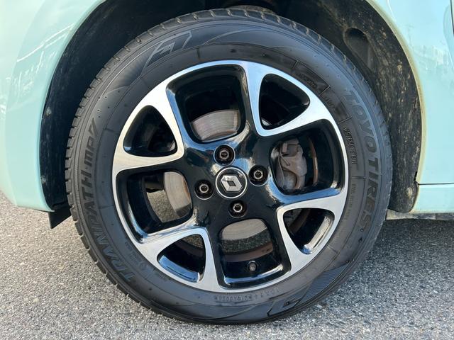 トゥインゴ ＥＤＣ　ＥＴＣ　ドライブレコーダー　バックカメラ　ＢＴオーディオ　スマートフォンミラーリング　クルーズコントロール　パーキングアシスト　レーンキープアシスト　フロアマット　純正ドアバイザー　純正アルミ（63枚目）