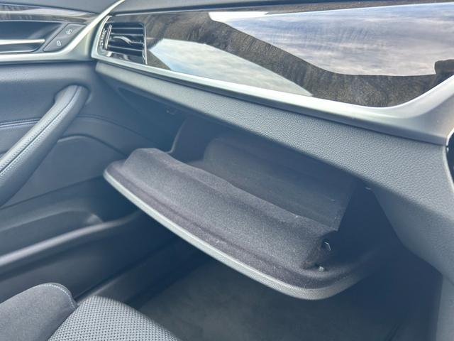 ５シリーズ ５２３ｉツーリング　Ｍスポーツ　３６０°カメラ／コンフォートアクセス／インテリジェントセーフティ／アダプティブ・クルーズ・コントロール／ＬＥＤヘッドライト／純正ナビ／フルセグＴＶ・Ｂｌｕｅｔｏｏｔｈ・ＵＳＢ前席パワートパワーバックド（11枚目）