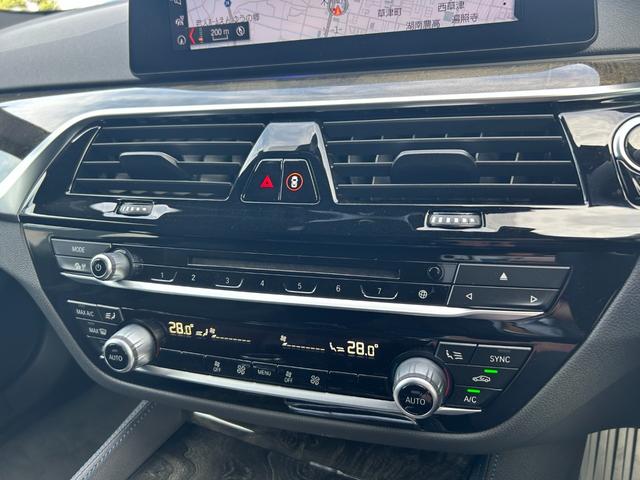 ５シリーズ ５２３ｉツーリング　Ｍスポーツ　３６０°カメラ／コンフォートアクセス／インテリジェントセーフティ／アダプティブ・クルーズ・コントロール／ＬＥＤヘッドライト／純正ナビ／フルセグＴＶ・Ｂｌｕｅｔｏｏｔｈ・ＵＳＢ前席パワートパワーバックド（27枚目）