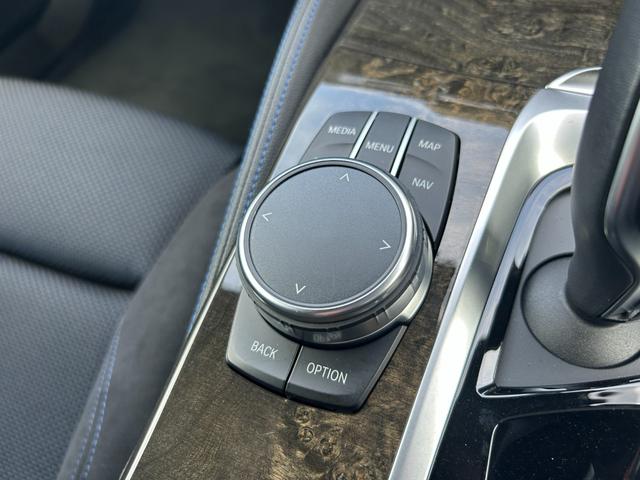 ５シリーズ ５２３ｉツーリング　Ｍスポーツ　３６０°カメラ／コンフォートアクセス／インテリジェントセーフティ／アダプティブ・クルーズ・コントロール／ＬＥＤヘッドライト／純正ナビ／フルセグＴＶ・Ｂｌｕｅｔｏｏｔｈ・ＵＳＢ前席パワートパワーバックド（29枚目）