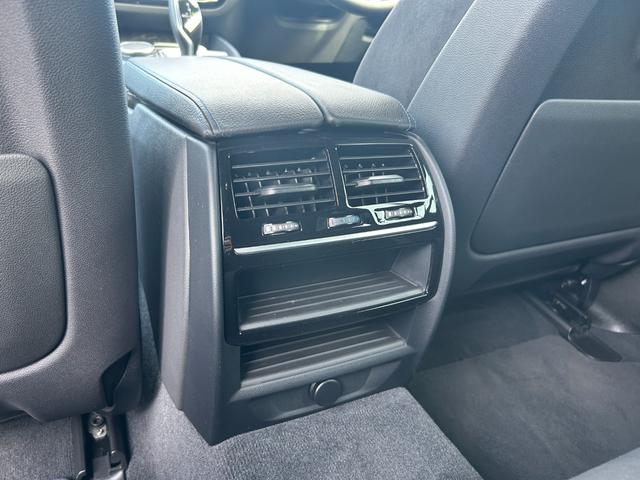 ５シリーズ ５２３ｉツーリング　Ｍスポーツ　３６０°カメラ／コンフォートアクセス／インテリジェントセーフティ／アダプティブ・クルーズ・コントロール／ＬＥＤヘッドライト／純正ナビ／フルセグＴＶ・Ｂｌｕｅｔｏｏｔｈ・ＵＳＢ前席パワートパワーバックド（42枚目）