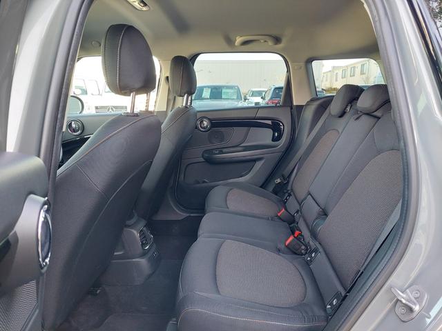 ＭＩＮＩ クーパーＤ　クロスオーバー　オール４　ペッパーパッケージ　ストレージコンパートメントパッケージ　ＭＩＮＩエキサイトメントパッケージ　レインセンサー（自動ドライビングライト付き）　ライトパッケージ　コンフォートアクセスシステム（32枚目）