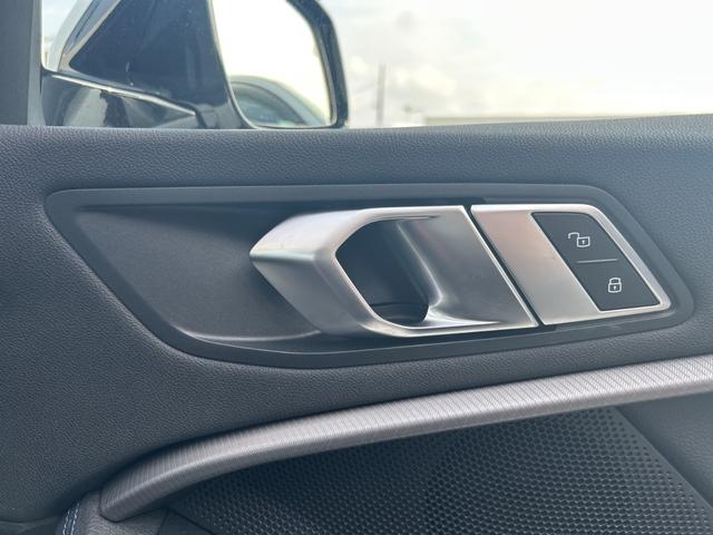 １シリーズ １１８ｄ　Ｍスポーツ　ナビゲーションｐｋｇ　１０．２５インチツインモニター　Ｃａｒｐｌａｙ　前後純正ドライブレコーダー　前後パーキングセンサー　バックカメラ　バックカメラ　パワーシート　フットトランクオープナー（22枚目）