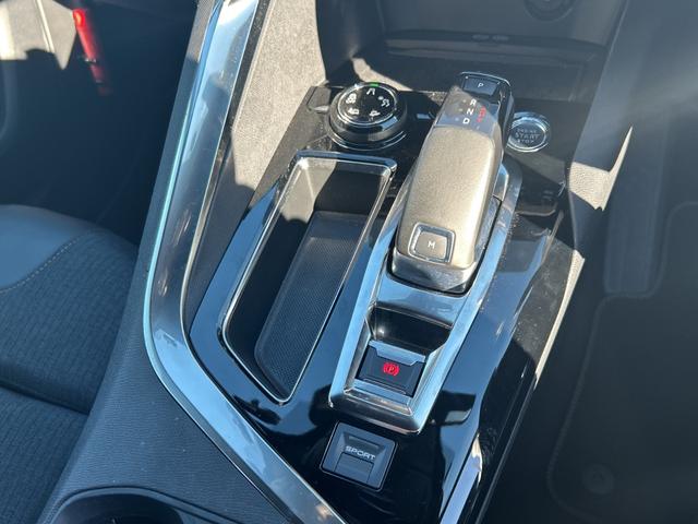 3008 GT ブルーHDi パノラミックサンルーフ Apple CarPlay フットトランクオープナー バックカメラ サイドカメラ インテリジェントハイビーム シートマッサージ機能 パワーシート シートヒーター ACC(24枚目)