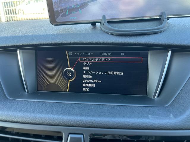 特別なクルマを選ぶための贅沢な空間をご用意。ゆったりと落ち着いた空間でコーヒーを飲みながら車選びをお楽しみください。