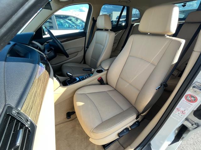 ご遠方の場合でも、下取り車両の金額を概算でお出しすることは可能でございます。車検証をお手元に、走行距離をご確認の上お問い合わせくださいませ。