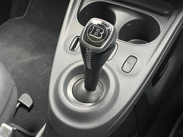 ＢＲＡＢＵＳ　スポーツ　パノラマガラスルーフ　黒革／ヒーター　クルーズコントロール　パドルシフト　ＥＴＣ　ナビ／ＳＤ／ＵＳＢ／ＡＵＸ／ＴＶ　Ｂカメラ　リアセンサー　オートライト　フォグ　衝突警告　キーレスキー(27枚目)