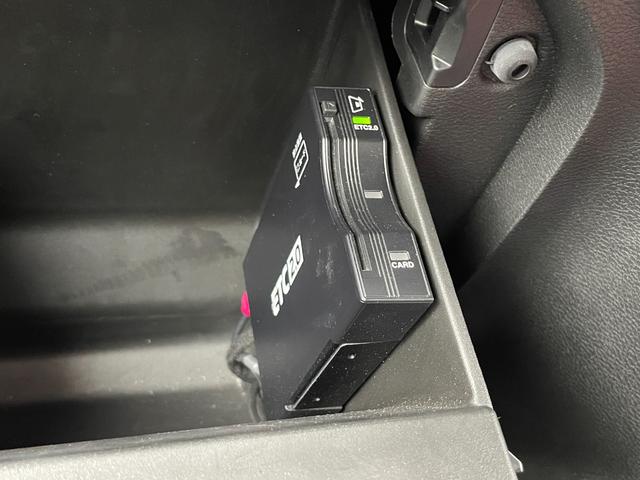 サハラ　１オーナー　衝突軽減Ｂ　ＬＫＡ　ＢＳＡ　ＡＣＣ　パークセンサー　黒革／ヒーター／Ｐシート　ナビ／ＵＳＢ／ＡＵＸ／ＢＴ／ＣａｒＰｌａｙ／ＤＴＶ　オートライトＬＥＤ　ルーフラック　サイドステップ　ドラレコ(30枚目)