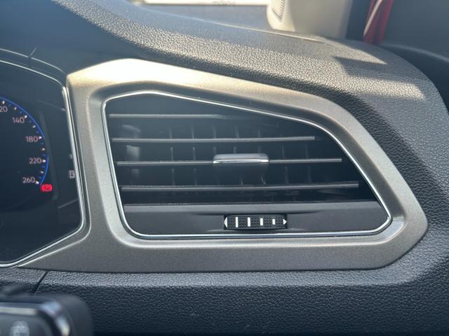 Ｔ－ロック ＴＤＩ　スタイルデザインパッケージ　純正ナビ／純正ＡＷ／バックカメラ／ＥＴＣ／ＡＣＣ／ブラインドスポットパワーバックドア／ＬＥＤヘッドライト／ブラックルーフ／スペアキー／ＡｐｐｌｅＣａｒＰｌａｙ／デジタルメーター（12枚目）