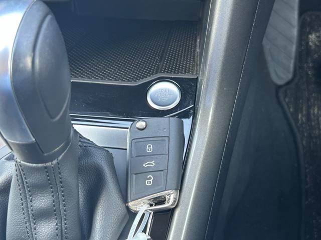 Ｔ－ロック ＴＤＩ　スタイルデザインパッケージ　純正ナビ／純正ＡＷ／バックカメラ／ＥＴＣ／ＡＣＣ／ブラインドスポットパワーバックドア／ＬＥＤヘッドライト／ブラックルーフ／スペアキー／ＡｐｐｌｅＣａｒＰｌａｙ／デジタルメーター（22枚目）