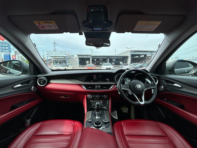 ステルヴィオ ファーストエディション　本革／ＡＣＣ／ＡｐｐｌｅＣａｒＰｌａｙ／ｈａｒｍａｎｋａｒｄｏｎ／電動Ｒドア／ＡＣＣ／ＢＳＭ／ＬＫＡ／ステアリングヒーター／ディスプレイオーディオ／ＢＴ／ＵＳＢ／ＡＵＸ／２０インチＡＷ（4枚目）