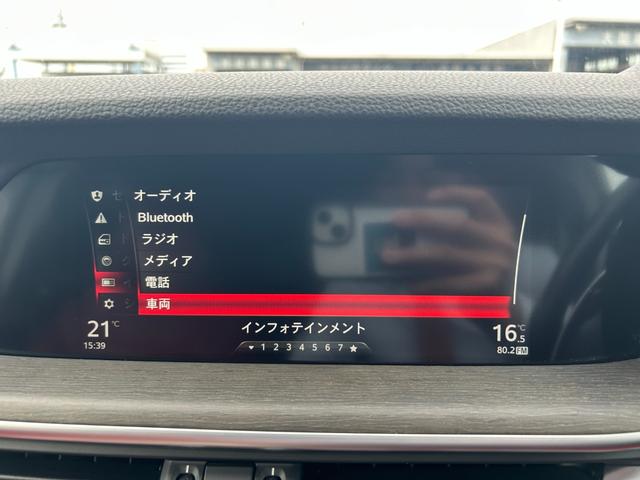 ステルヴィオ ファーストエディション　本革／ＡＣＣ／ＡｐｐｌｅＣａｒＰｌａｙ／ｈａｒｍａｎｋａｒｄｏｎ／電動Ｒドア／ＡＣＣ／ＢＳＭ／ＬＫＡ／ステアリングヒーター／ディスプレイオーディオ／ＢＴ／ＵＳＢ／ＡＵＸ／２０インチＡＷ（7枚目）