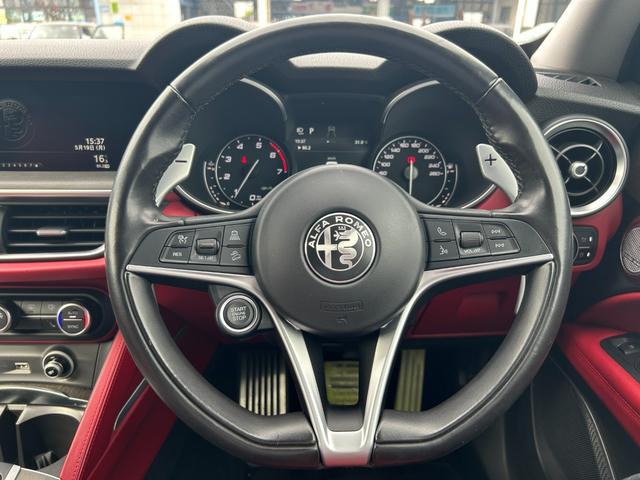ステルヴィオ ファーストエディション　本革／ＡＣＣ／ＡｐｐｌｅＣａｒＰｌａｙ／ｈａｒｍａｎｋａｒｄｏｎ／電動Ｒドア／ＡＣＣ／ＢＳＭ／ＬＫＡ／ステアリングヒーター／ディスプレイオーディオ／ＢＴ／ＵＳＢ／ＡＵＸ／２０インチＡＷ（9枚目）