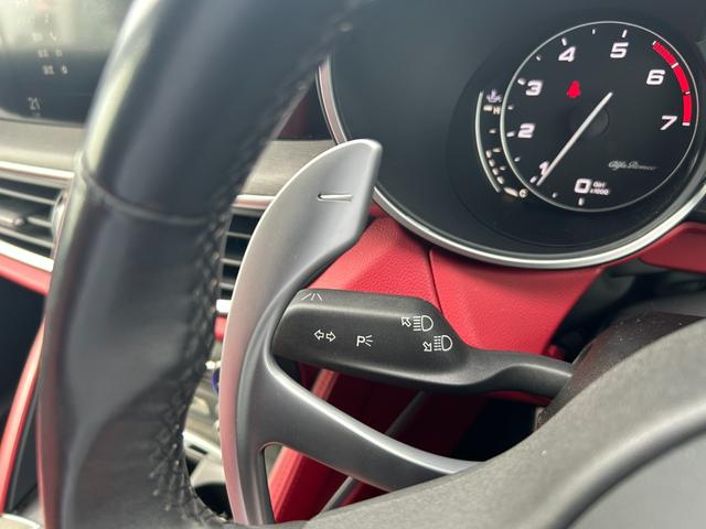 ステルヴィオ ファーストエディション　本革／ＡＣＣ／ＡｐｐｌｅＣａｒＰｌａｙ／ｈａｒｍａｎｋａｒｄｏｎ／電動Ｒドア／ＡＣＣ／ＢＳＭ／ＬＫＡ／ステアリングヒーター／ディスプレイオーディオ／ＢＴ／ＵＳＢ／ＡＵＸ／２０インチＡＷ（13枚目）