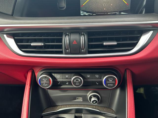 ステルヴィオ ファーストエディション　本革／ＡＣＣ／ＡｐｐｌｅＣａｒＰｌａｙ／ｈａｒｍａｎｋａｒｄｏｎ／電動Ｒドア／ＡＣＣ／ＢＳＭ／ＬＫＡ／ステアリングヒーター／ディスプレイオーディオ／ＢＴ／ＵＳＢ／ＡＵＸ／２０インチＡＷ（16枚目）