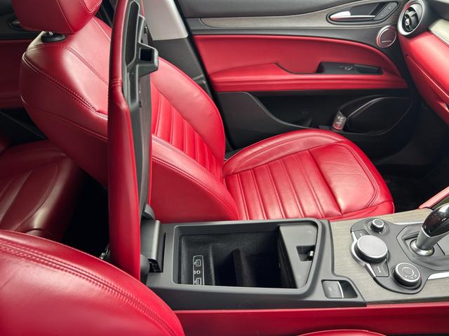 ステルヴィオ ファーストエディション　本革／ＡＣＣ／ＡｐｐｌｅＣａｒＰｌａｙ／ｈａｒｍａｎｋａｒｄｏｎ／電動Ｒドア／ＡＣＣ／ＢＳＭ／ＬＫＡ／ステアリングヒーター／ディスプレイオーディオ／ＢＴ／ＵＳＢ／ＡＵＸ／２０インチＡＷ（21枚目）