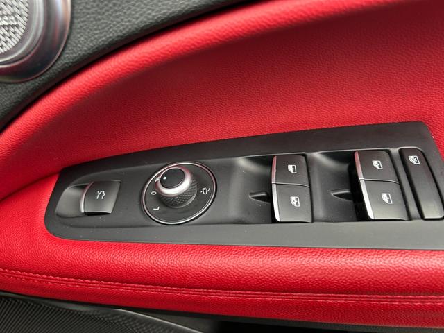 ステルヴィオ ファーストエディション　本革／ＡＣＣ／ＡｐｐｌｅＣａｒＰｌａｙ／ｈａｒｍａｎｋａｒｄｏｎ／電動Ｒドア／ＡＣＣ／ＢＳＭ／ＬＫＡ／ステアリングヒーター／ディスプレイオーディオ／ＢＴ／ＵＳＢ／ＡＵＸ／２０インチＡＷ（24枚目）