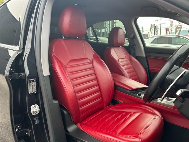 ステルヴィオ ファーストエディション　本革／ＡＣＣ／ＡｐｐｌｅＣａｒＰｌａｙ／ｈａｒｍａｎｋａｒｄｏｎ／電動Ｒドア／ＡＣＣ／ＢＳＭ／ＬＫＡ／ステアリングヒーター／ディスプレイオーディオ／ＢＴ／ＵＳＢ／ＡＵＸ／２０インチＡＷ（31枚目）