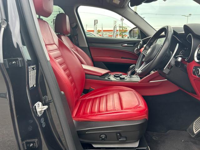 ステルヴィオ ファーストエディション　本革／ＡＣＣ／ＡｐｐｌｅＣａｒＰｌａｙ／ｈａｒｍａｎｋａｒｄｏｎ／電動Ｒドア／ＡＣＣ／ＢＳＭ／ＬＫＡ／ステアリングヒーター／ディスプレイオーディオ／ＢＴ／ＵＳＢ／ＡＵＸ／２０インチＡＷ（32枚目）