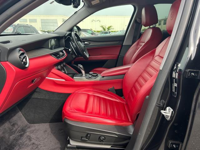 ステルヴィオ ファーストエディション　本革／ＡＣＣ／ＡｐｐｌｅＣａｒＰｌａｙ／ｈａｒｍａｎｋａｒｄｏｎ／電動Ｒドア／ＡＣＣ／ＢＳＭ／ＬＫＡ／ステアリングヒーター／ディスプレイオーディオ／ＢＴ／ＵＳＢ／ＡＵＸ／２０インチＡＷ（34枚目）