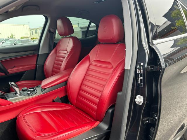 ステルヴィオ ファーストエディション　本革／ＡＣＣ／ＡｐｐｌｅＣａｒＰｌａｙ／ｈａｒｍａｎｋａｒｄｏｎ／電動Ｒドア／ＡＣＣ／ＢＳＭ／ＬＫＡ／ステアリングヒーター／ディスプレイオーディオ／ＢＴ／ＵＳＢ／ＡＵＸ／２０インチＡＷ（35枚目）