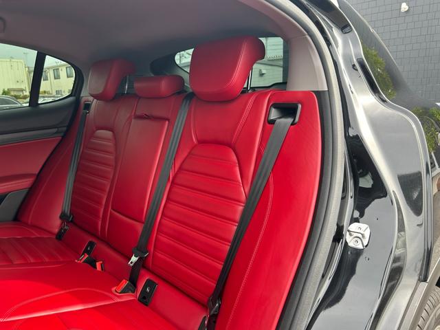 ステルヴィオ ファーストエディション　本革／ＡＣＣ／ＡｐｐｌｅＣａｒＰｌａｙ／ｈａｒｍａｎｋａｒｄｏｎ／電動Ｒドア／ＡＣＣ／ＢＳＭ／ＬＫＡ／ステアリングヒーター／ディスプレイオーディオ／ＢＴ／ＵＳＢ／ＡＵＸ／２０インチＡＷ（39枚目）