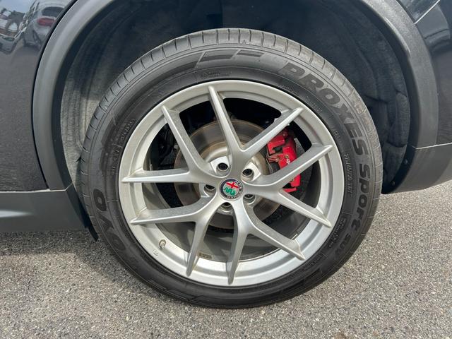 ステルヴィオ ファーストエディション　本革／ＡＣＣ／ＡｐｐｌｅＣａｒＰｌａｙ／ｈａｒｍａｎｋａｒｄｏｎ／電動Ｒドア／ＡＣＣ／ＢＳＭ／ＬＫＡ／ステアリングヒーター／ディスプレイオーディオ／ＢＴ／ＵＳＢ／ＡＵＸ／２０インチＡＷ（61枚目）