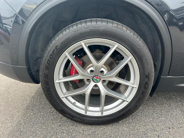 ステルヴィオ ファーストエディション　本革／ＡＣＣ／ＡｐｐｌｅＣａｒＰｌａｙ／ｈａｒｍａｎｋａｒｄｏｎ／電動Ｒドア／ＡＣＣ／ＢＳＭ／ＬＫＡ／ステアリングヒーター／ディスプレイオーディオ／ＢＴ／ＵＳＢ／ＡＵＸ／２０インチＡＷ（62枚目）