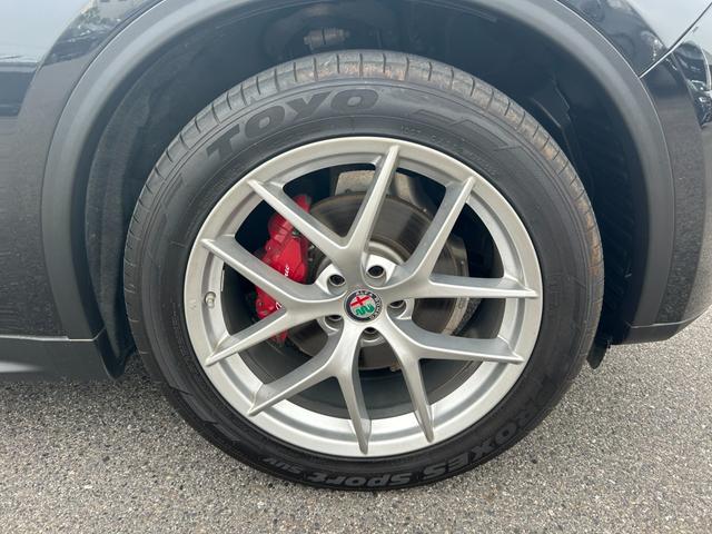 ステルヴィオ ファーストエディション　本革／ＡＣＣ／ＡｐｐｌｅＣａｒＰｌａｙ／ｈａｒｍａｎｋａｒｄｏｎ／電動Ｒドア／ＡＣＣ／ＢＳＭ／ＬＫＡ／ステアリングヒーター／ディスプレイオーディオ／ＢＴ／ＵＳＢ／ＡＵＸ／２０インチＡＷ（63枚目）
