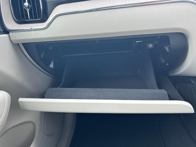 ＸＣ６０ Ｄ４　ＡＷＤ　インスクリプション　ｈａｒｍａｎｋａｒｄｏｎ／本革／ナビ／ＴＶ／３６０°カメラ／ベンチレーション／ヒーター／Ｐシート／ナビ／ＤＶＤ／ＵＳＢ／ＢＴ／ＣａｒＰｌａｙ／ＤＴＶ　電動Ｒドア　ＨＵＤ　衝突軽減Ｂ／ドラレコ／ＬＥＤ（22枚目）