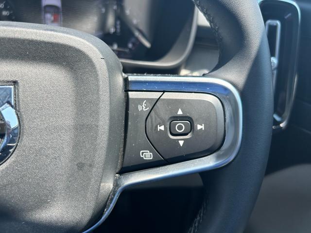 ＸＣ４０ Ｂ４　ＡＷＤ　インスクリプション　ワンオーナー／純正ナビ／フルセグテレビ／３６０°カメラ／ドラレコ／ハーマンカードン／シートヒーター／パワーバックドア／ワイヤレスチャージ／白レザーシート／ＬＥＤ（17枚目）