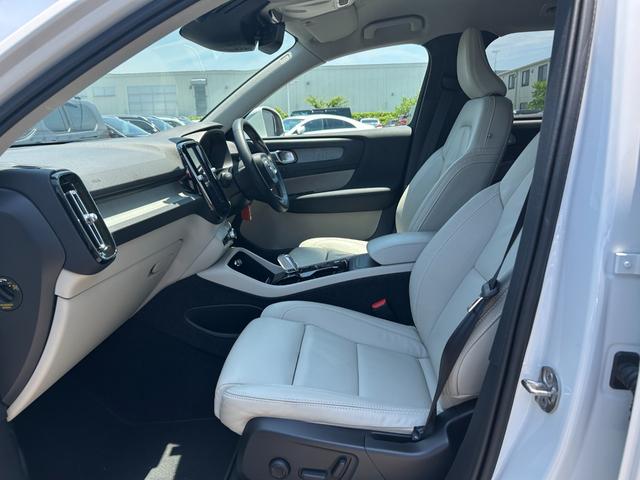 ＸＣ４０ Ｂ４　ＡＷＤ　インスクリプション　ワンオーナー／純正ナビ／フルセグテレビ／３６０°カメラ／ドラレコ／ハーマンカードン／シートヒーター／パワーバックドア／ワイヤレスチャージ／白レザーシート／ＬＥＤ（39枚目）
