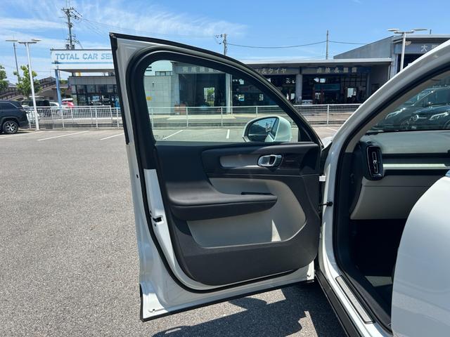 ＸＣ４０ Ｂ４　ＡＷＤ　インスクリプション　ワンオーナー／純正ナビ／フルセグテレビ／３６０°カメラ／ドラレコ／ハーマンカードン／シートヒーター／パワーバックドア／ワイヤレスチャージ／白レザーシート／ＬＥＤ（47枚目）