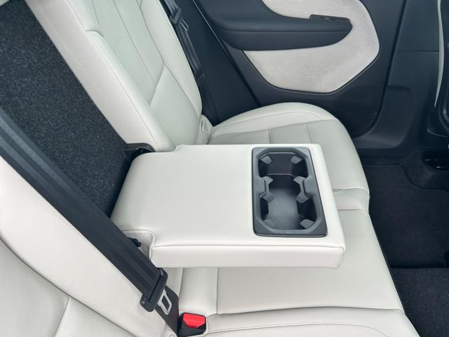 ＸＣ４０ Ｂ４　ＡＷＤ　インスクリプション　ワンオーナー／純正ナビ／フルセグテレビ／３６０°カメラ／ドラレコ／ハーンカードン／シートヒーター／電動Ｒゲート／ワイヤレスチャージ／白レザーシート／ＬＥＤヘッドライト（12枚目）