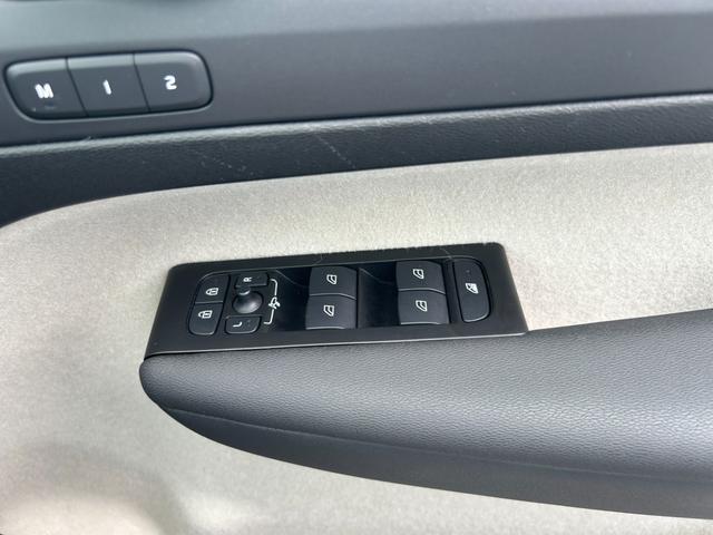 ＸＣ４０ Ｂ４　ＡＷＤ　インスクリプション　ワンオーナー／純正ナビ／フルセグテレビ／３６０°カメラ／ドラレコ／ハーンカードン／シートヒーター／電動Ｒゲート／ワイヤレスチャージ／白レザーシート／ＬＥＤヘッドライト（22枚目）