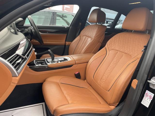 ７シリーズ ７４０ｄ　ｘＤｒｉｖｅ　Ｍスポーツ　本革シート／茶革シート／サンルーフ／ｈａｒｍａｎ／ｋａｒｄｏｎ／３６０度カメラ／アクティブクルーズコントロール／ブラインドスポットモニター／マッサージ付きシート／全席シートヒータ―／ドラレコ（46枚目）