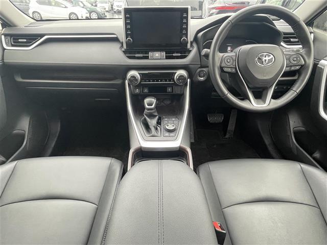 ＲＡＶ４ Ｇ　Ｚパッケージ　サンルーフ／純正９型ディスプレイオーディオ／全方位カメラ／ＥＴＣ／ＢＳＭ／デジタルインナーミラー／パワーバックドア／シートヒーター／ステアリングヒーター／マルチテレインセレクト／ダウンヒルアシスト（4枚目）