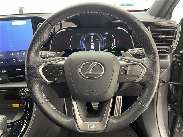 ＮＸ３５０ｈ　Ｆスポーツ　パノラマルーフ／デジタルインナーミラー／パノラミックビューモニター／３眼ＬＥＤ／レザーシート／シートヒーター／エアシート／レーダークルーズ／クリアランスソナー／前後ドライブレコーダー／置くだけ充電(18枚目)