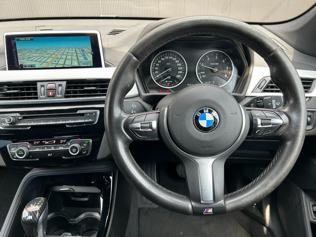Ｘ１ ｘＤｒｉｖｅ　１８ｄ　Ｍスポーツ　純正ナビ／バックカメラ／前後ドラレコ／ＥＴＣ／パワーバックドア／インテリジェントセーフティ／前後コーナーセンサー／ＬＥＤヘッドライト／オートライト／ナビ連動ステアリングリモコン／電動パーキングブレーキ（5枚目）