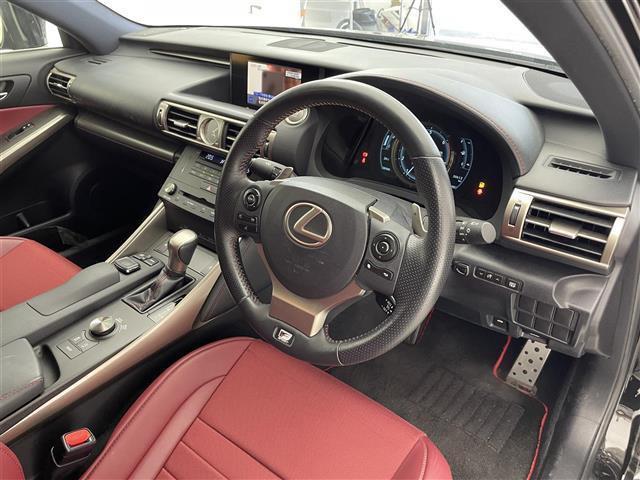 ＩＳ ＩＳ２００ｔ　Ｆスポーツ　純正ナビ（ＣＤ／ＤＶＤ／Ｂｌｕｅｔｏｏｔｈ／ワンセグ）／運転席助手席シートヒーター／パドルシフト／ハーフレザー／バックカメラ／ＵＳＢ／ＬＥＤヘッドライト／クルーズコントロール／運転席助手席パワーシート（21枚目）