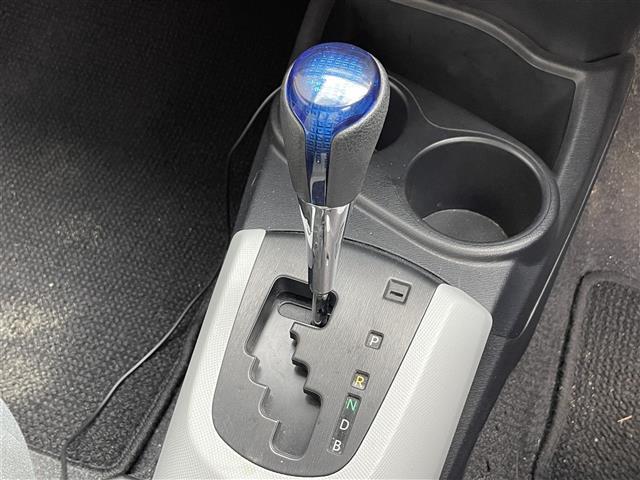 アクア Ｓ　禁煙車／純正ナビ／Ｂｌｕｅｔｏｏｔｈ／ＣＤ／ＤＶＤ／ＡＵＸ／フルセグＴＶ／バックカメラ／ステアリングリモコン／純正アルミホイール／純正フロアマット／ＥＴＣ／スマートキー（15枚目）
