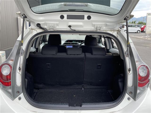 アクア Ｓ　禁煙車／純正ナビ／Ｂｌｕｅｔｏｏｔｈ／ＣＤ／ＤＶＤ／ＡＵＸ／フルセグＴＶ／バックカメラ／ステアリングリモコン／純正アルミホイール／純正フロアマット／ＥＴＣ／スマートキー（24枚目）