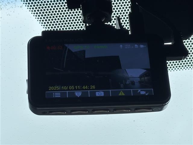 ハリアー プレミアム　メタル　アンド　レザーパッケージ　禁煙車／ＡＬＰＩＮＥ製１０型ナビ／モデリスタエアロ／レザーシート／バックカメラ／レーダークルコン／クリアランスソナー／ＬＥＤ／オートマチックハイビーム／パワーシート／シートヒーター／ベンチレーション（17枚目）