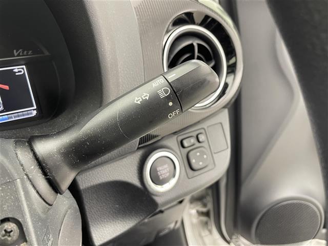 ヴィッツ ジュエラ　禁煙車／７インチナビ／ＥＴＣ／前後ドラレコ／プリクラッシュセーフティ／レーンディパーチャーアラート／オートマチックハイビーム／ＬＥＤヘッドライト／スマートキー／オートエアコン／電動格納ミラー（11枚目）