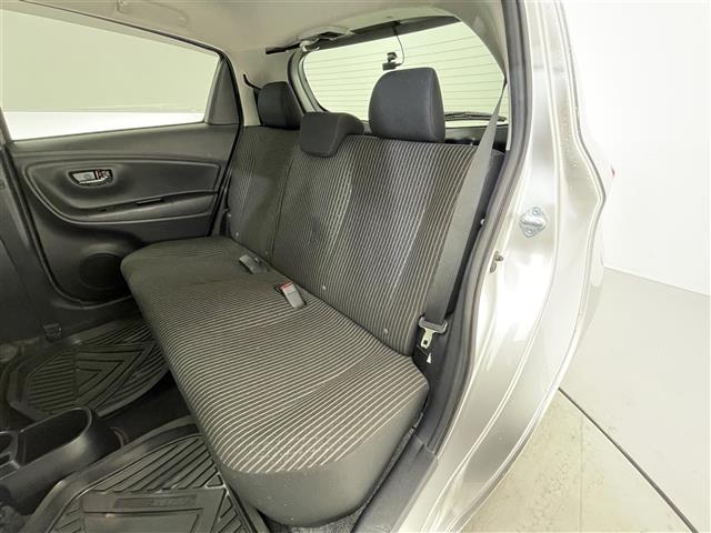ヴィッツ ジュエラ　禁煙車／７インチナビ／ＥＴＣ／前後ドラレコ／プリクラッシュセーフティ／レーンディパーチャーアラート／オートマチックハイビーム／ＬＥＤヘッドライト／スマートキー／オートエアコン／電動格納ミラー（20枚目）