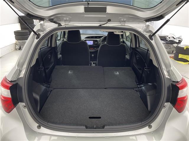 ヴィッツ ジュエラ　禁煙車／７インチナビ／ＥＴＣ／前後ドラレコ／プリクラッシュセーフティ／レーンディパーチャーアラート／オートマチックハイビーム／ＬＥＤヘッドライト／スマートキー／オートエアコン／電動格納ミラー（23枚目）