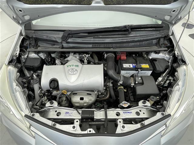 ヴィッツ ジュエラ　禁煙車／７インチナビ／ＥＴＣ／前後ドラレコ／プリクラッシュセーフティ／レーンディパーチャーアラート／オートマチックハイビーム／ＬＥＤヘッドライト／スマートキー／オートエアコン／電動格納ミラー（33枚目）