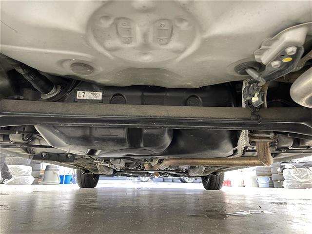 ヴィッツ ジュエラ　禁煙車／７インチナビ／ＥＴＣ／前後ドラレコ／プリクラッシュセーフティ／レーンディパーチャーアラート／オートマチックハイビーム／ＬＥＤヘッドライト／スマートキー／オートエアコン／電動格納ミラー（34枚目）